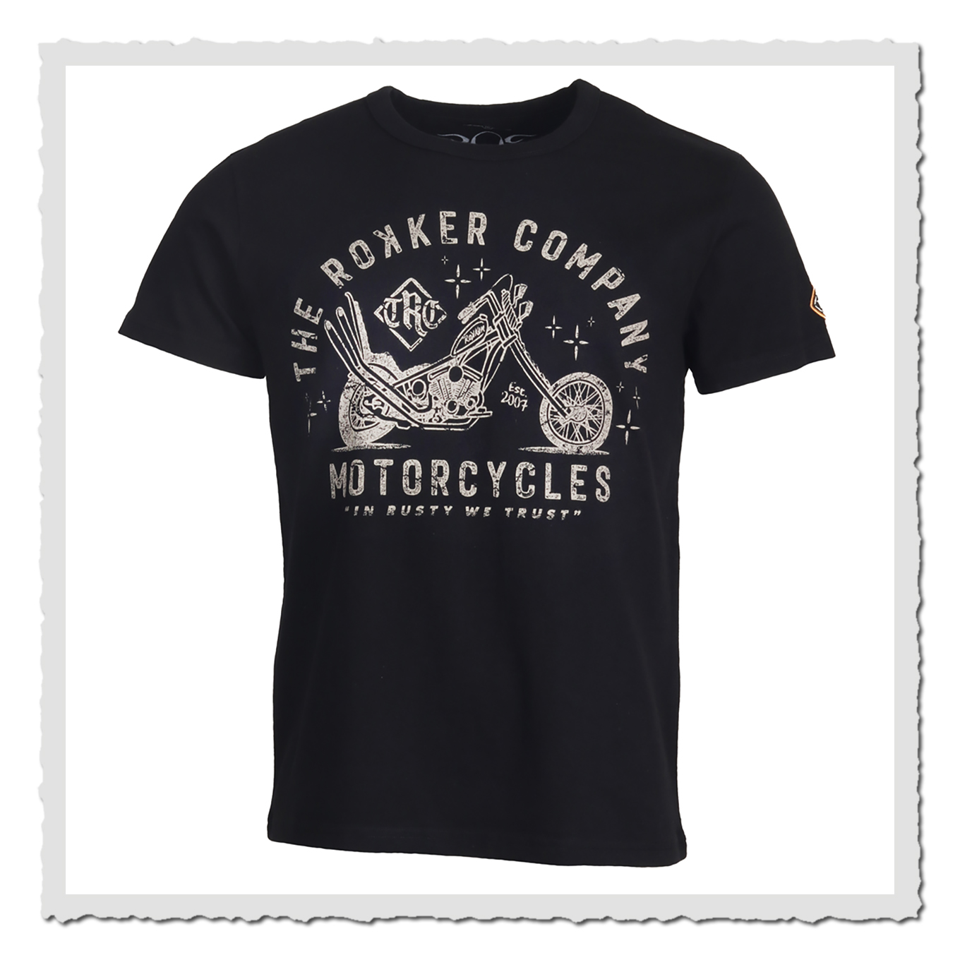 Schwarzes T-Shirt in Frontalansicht vor hellem Hintergrund, mit großem hellen Motorradprint auf der Vorderseite.